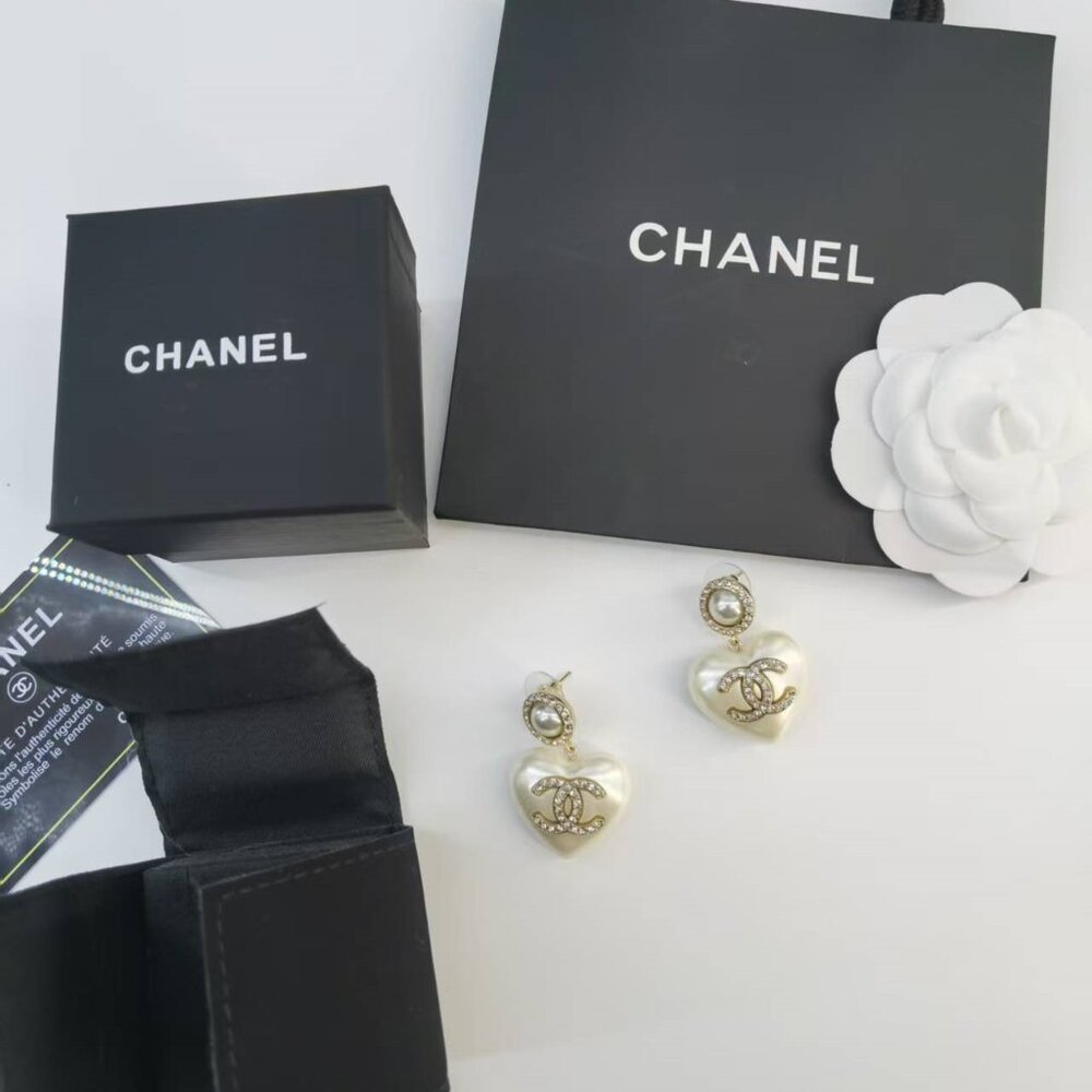 đChanel earrings - Picture 5 of 5